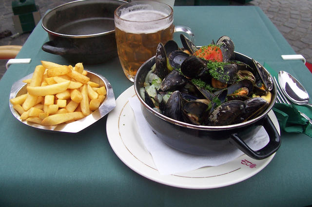 UnorthodoxY / Flickr / CC-BY-SA 2.0 Moules-frites